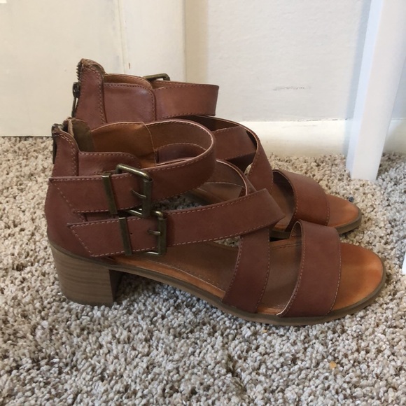 Sugar brown leather buckle block heels - Picture 3 of 4